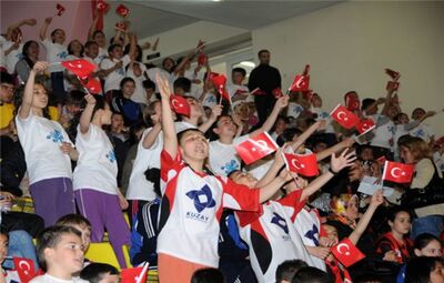 23 NİSAN'DA BÜYÜK COŞKU